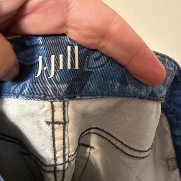 J Jill NWT Floral Authentic Fit Slim Jeans Size 4P Classic Preppy - Picture 2 of 4